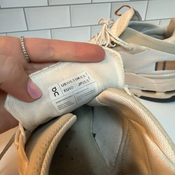 On Cloudnova 2 Women’s White and Copper Walking/Running Shoes - Picture 3 of 6